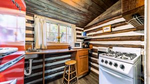  Log Cabin, Lodges Asheville NC, Asheville Lodges, Lodge Asheville North Carolina, Wooden Cabin Rental, Historic Cabin Rental